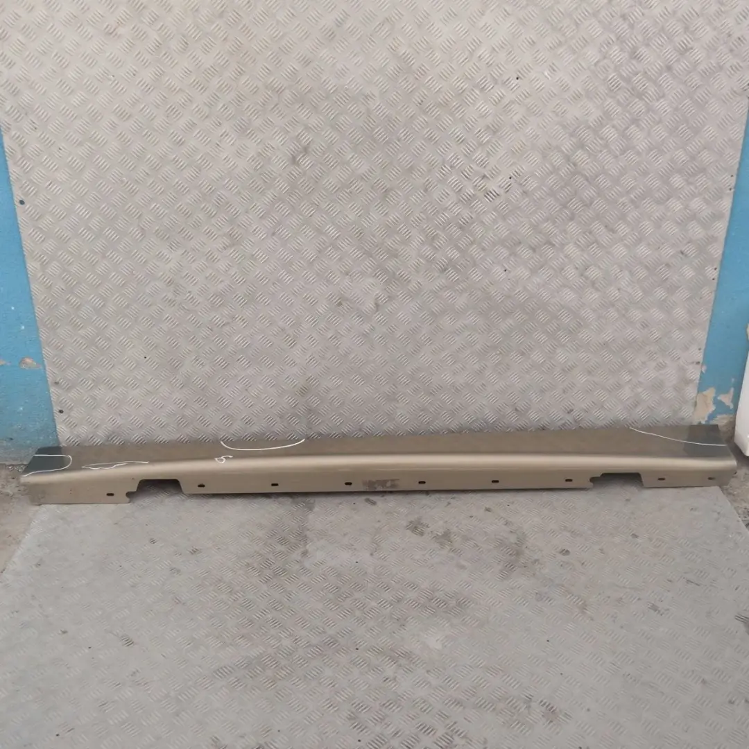 Bas de Porte Couverture Seuil a Gauche Sonora Metallique A23 pour BMW 1 E87 à propos du numéro de pièce 51770032949 BMW 1 E87 Bas de Porte Couverture Seuil a Gauche Sonora Metallique A23 - SKU 0032949-SON2 - Numéro de pièce 51770032949