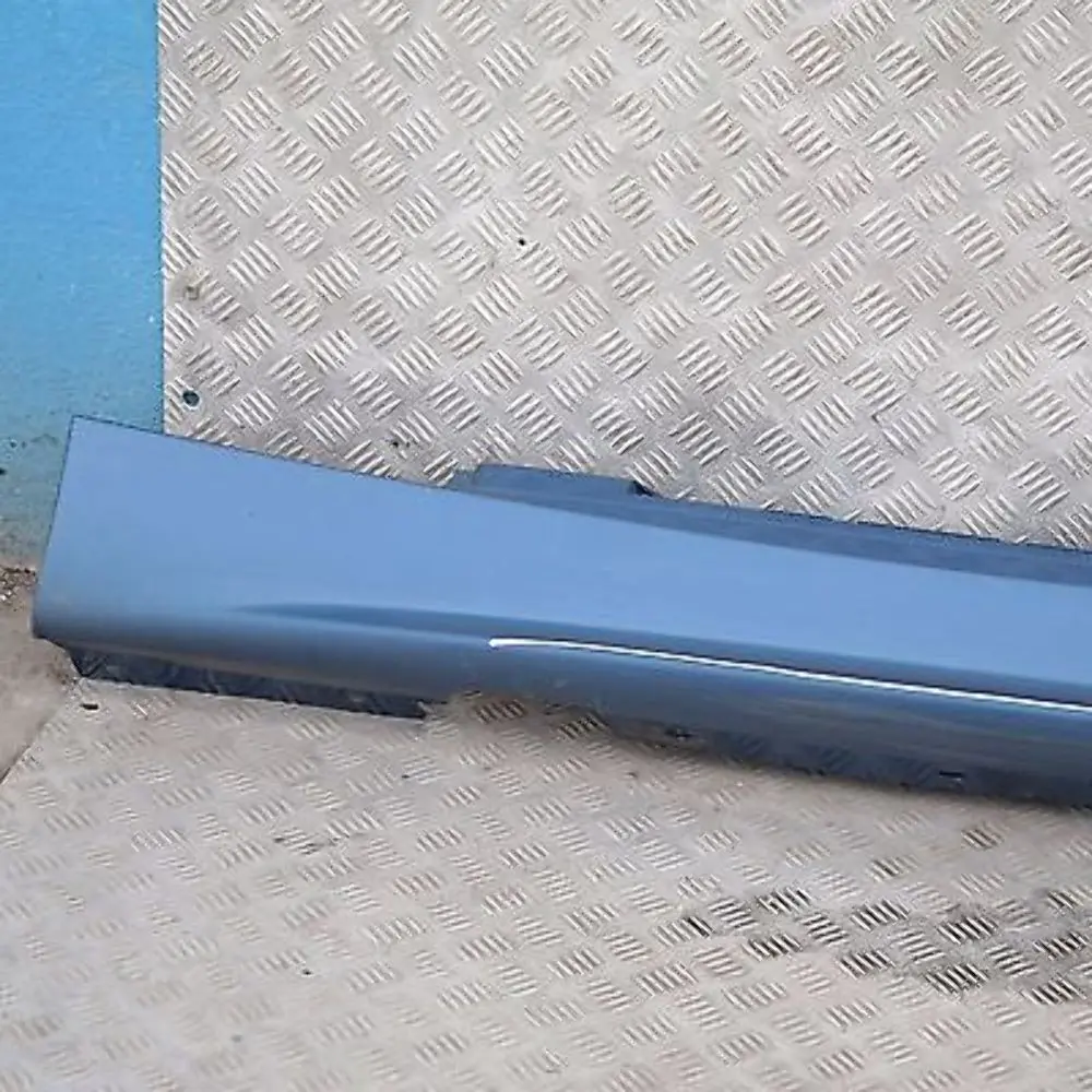BMW E87 Sill Strip Faldón Lateral Izquierdo Sydneyblau Sydney Blue - A19 - SKU 0032949-SYD - Número de pieza 51770032949