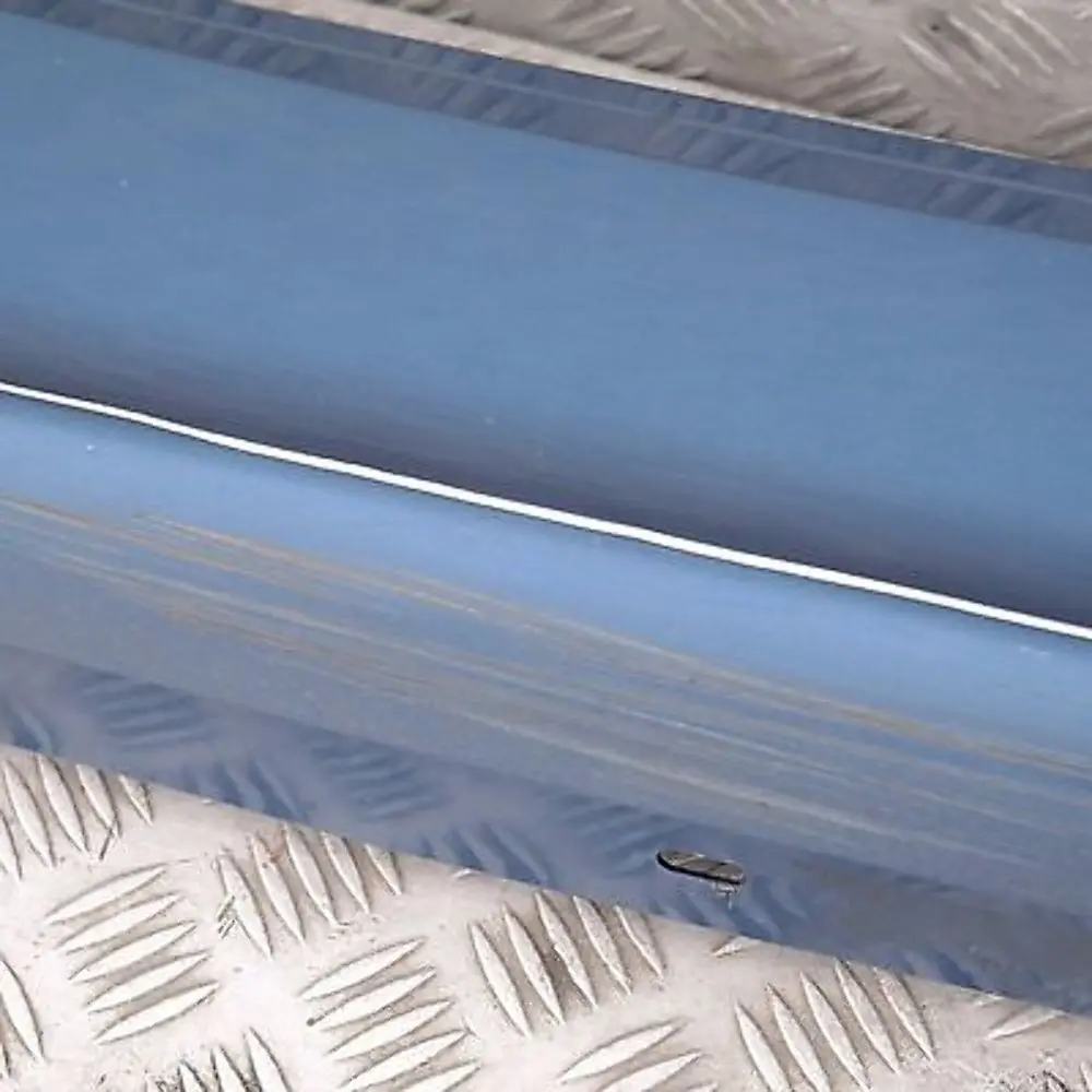 Sill Strip Faldón Lateral Izquierdo Sydneyblau Sydney Blue - A19 para BMW E87 con número de pieza 51770032949 BMW E87 Sill Strip Faldón Lateral Izquierdo Sydneyblau Sydney Blue - A19 - SKU 0032949-SYD - Número de pieza 51770032949