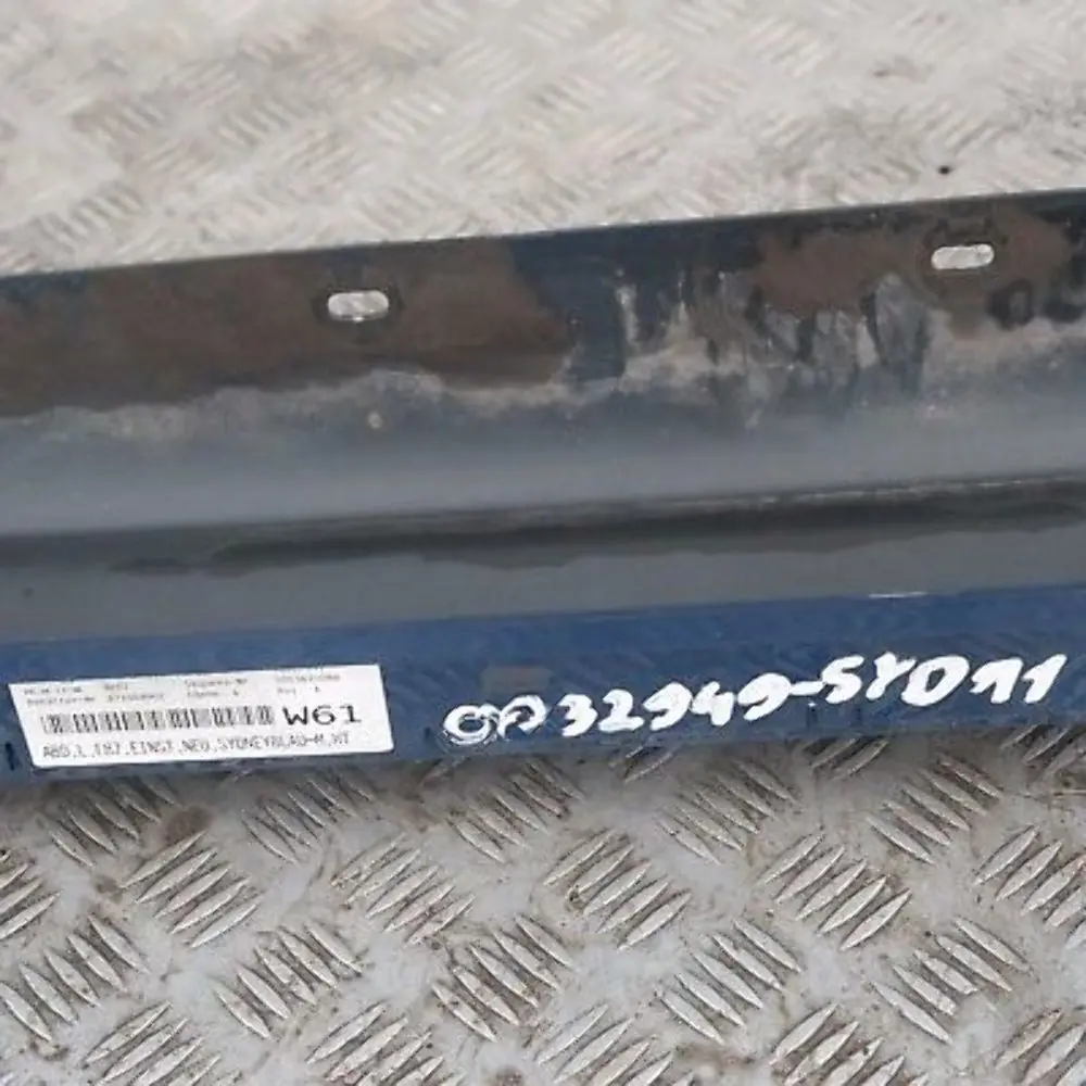 BMW 1 11 E87 Bas de Porte Couverture Seuil a Gauche Bleu de Sydney Bleu A19 - SKU 0032949-SYD11 - Numéro de pièce 32949