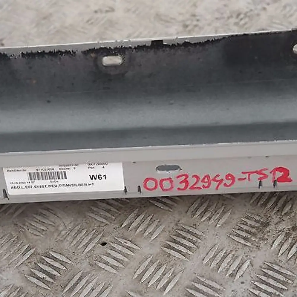 Nakładka Próg Lewy Titansilber 354 do BMW E87 o numerze 32949 BMW E87 Nakładka Próg Lewy Titansilber 354 - SKU 0032949-TS12 - Numer Części 32949