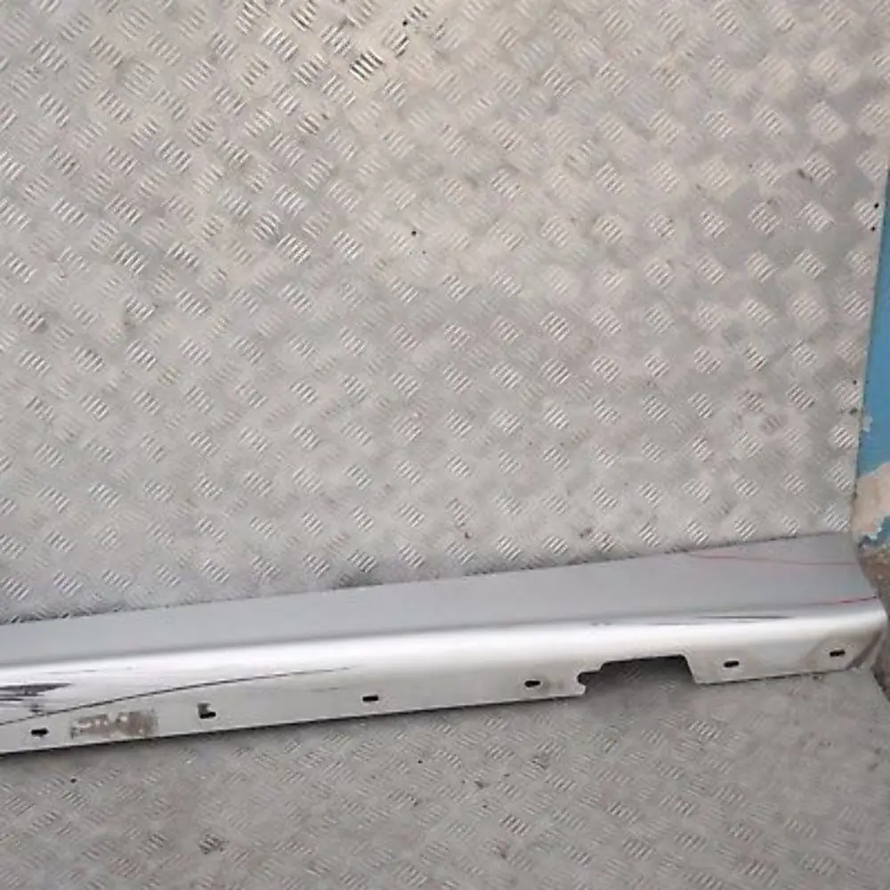 BMW 1 E87 Bas de Porte Couverture Seuil a Gauche Argent Titane Sliber - SKU 0032949-TS17 - Numéro de pièce 32949