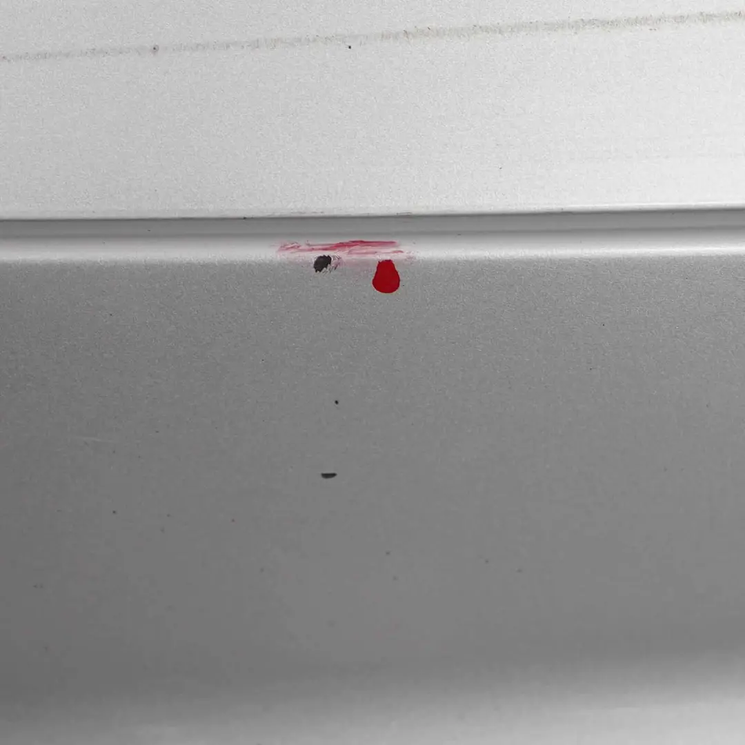 Sill Strip Faldón Lateral Izquierdo Titansilber Plata Metálico 354 para BMW E87 con número de pieza 51770032949 BMW E87 Sill Strip Faldón Lateral Izquierdo Titansilber Plata Metálico 354 - SKU 0032949-TS1 - Número de pieza 51770032949