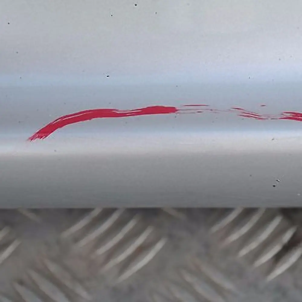 Sill Strip Side Skirt Left Titansilber Metallic Silver 354 para BMW E87 con número de pieza 51770032949 BMW E87 Sill Strip Side Skirt Left Titansilber Metallic Silver 354 - SKU 0032949-TS2 - Número de pieza 51770032949