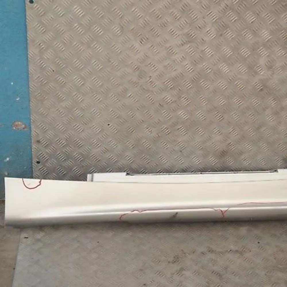 Schwellerleiste Lackiert Links Titansilber Metallic Silver für BMW 1 SERIES 21 E87 mit Teilenummer 32949 BMW 1 SERIES 21 E87 Schwellerleiste Lackiert Links Titansilber Metallic Silver - SKU 0032949-TS21 - Teilenummer 32949