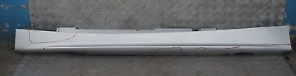 BMW3 E87 Listello Portiera Apertura Gonna SX Argento-Titanio Sliber per con numero di parte 0032949 BMW3 E87 Listello Portiera Apertura Gonna SX Argento-Titanio Sliber - SKU 0032949-TS23 - Numero di parte 0032949