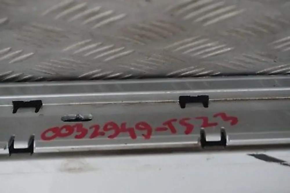 BMW E87 Nakładka próg lewy titansilber 354 - SKU 0032949-TS23 - Numer Części 0032949