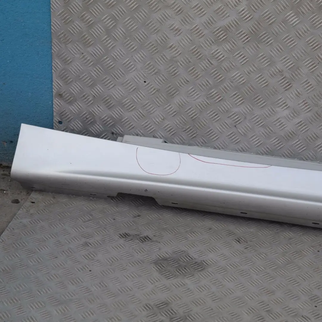Baguette De Seuil Jupe Latérale Gauche Titansilber Metallic - 354 pour BMW E87 à propos du numéro de pièce 51770032949 BMW E87 Baguette De Seuil Jupe Latérale Gauche Titansilber Metallic - 354 - SKU 0032949-TS4 - Numéro de pièce 51770032949