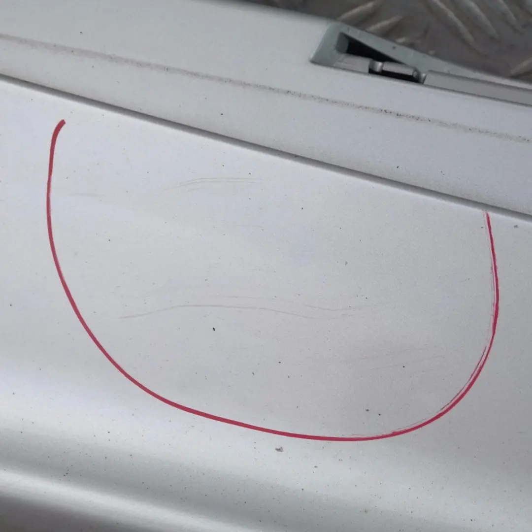 Sill Strip Faldón Lateral Izquierdo Titansilber Metallic - 354 para BMW E87 con número de pieza 51770032949 BMW E87 Sill Strip Faldón Lateral Izquierdo Titansilber Metallic - 354 - SKU 0032949-TS4 - Número de pieza 51770032949