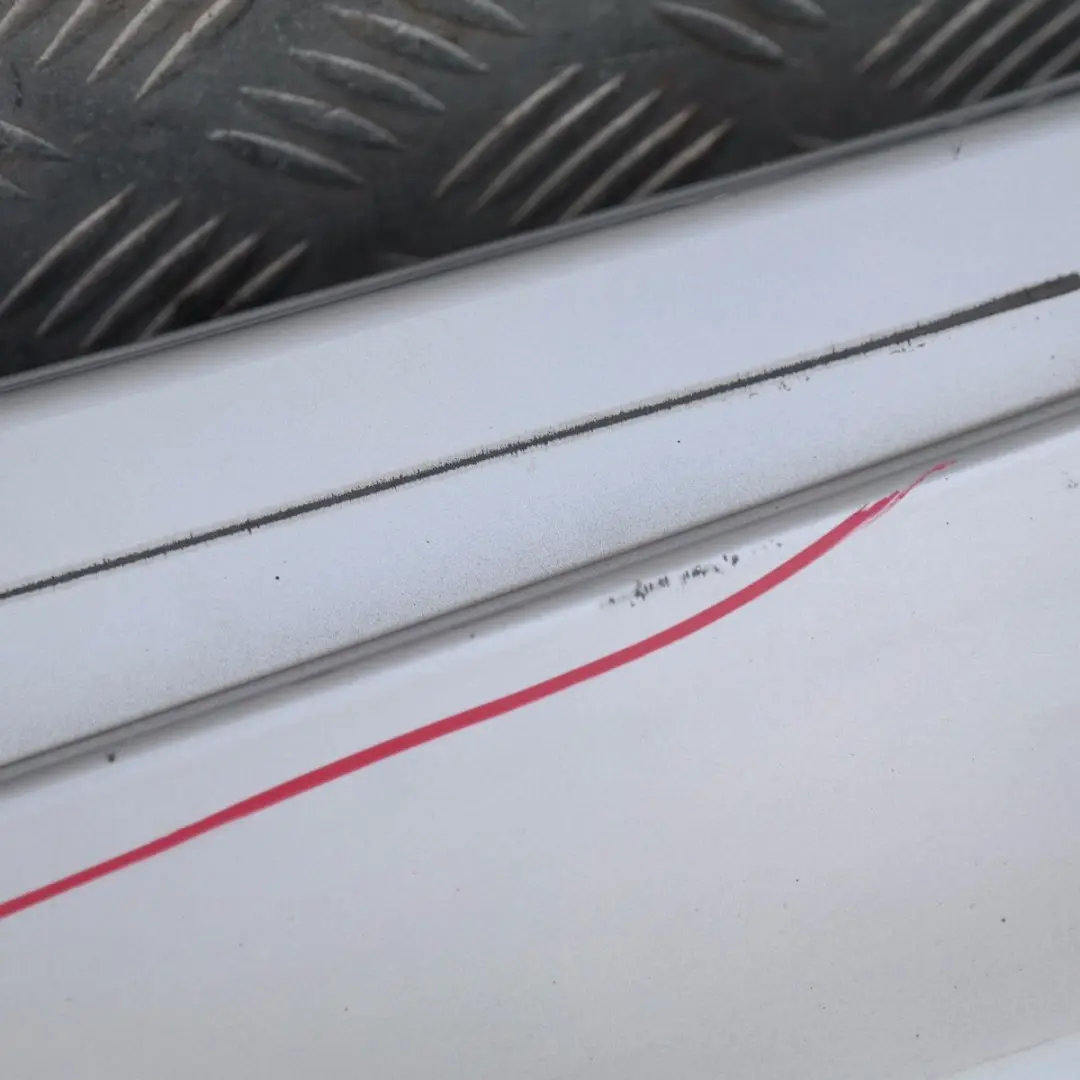 Listwa Progowa Boczna Lewa Srebna Titansilber Metallic - 354 do BMW E87 o numerze 51770032949 BMW E87 Listwa Progowa Boczna Lewa Srebna Titansilber Metallic - 354 - SKU 0032949-TS4 - Numer Części 51770032949