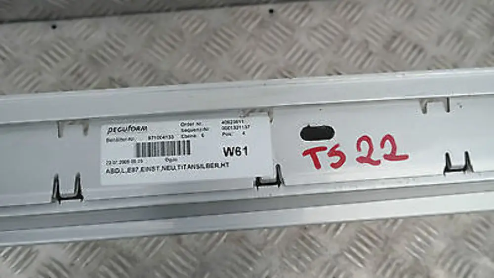 Schwellerleiste Blende Schweller links Titansilber Sliber Metallic für BMW 1 er E87 mit Teilenummer 51770032949 BMW 1 er E87 Schwellerleiste Blende Schweller links Titansilber Sliber Metallic - SKU 0032949-TS5 - Teilenummer 51770032949