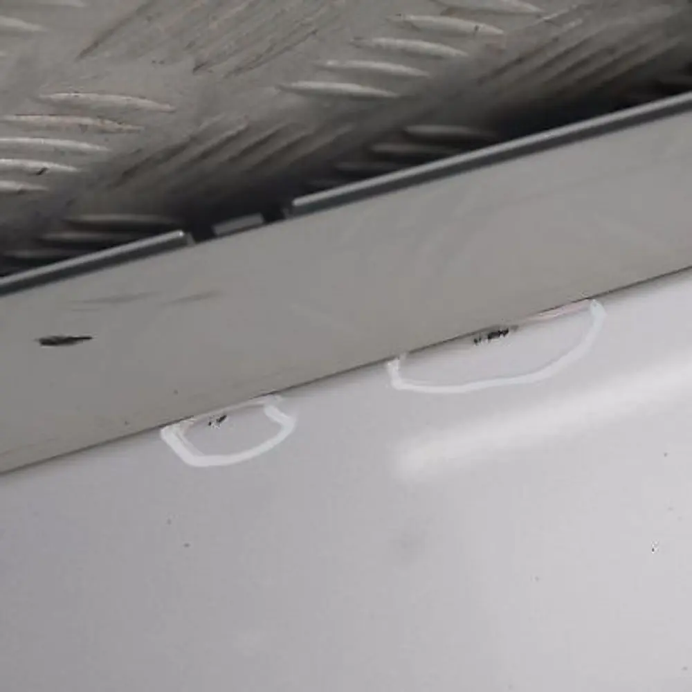 BMW E87 Sill Strip Faldón Lateral Izquierdo Titansilber Plata Metálico 354 - SKU 0032949-TS9 - Número de pieza 32949