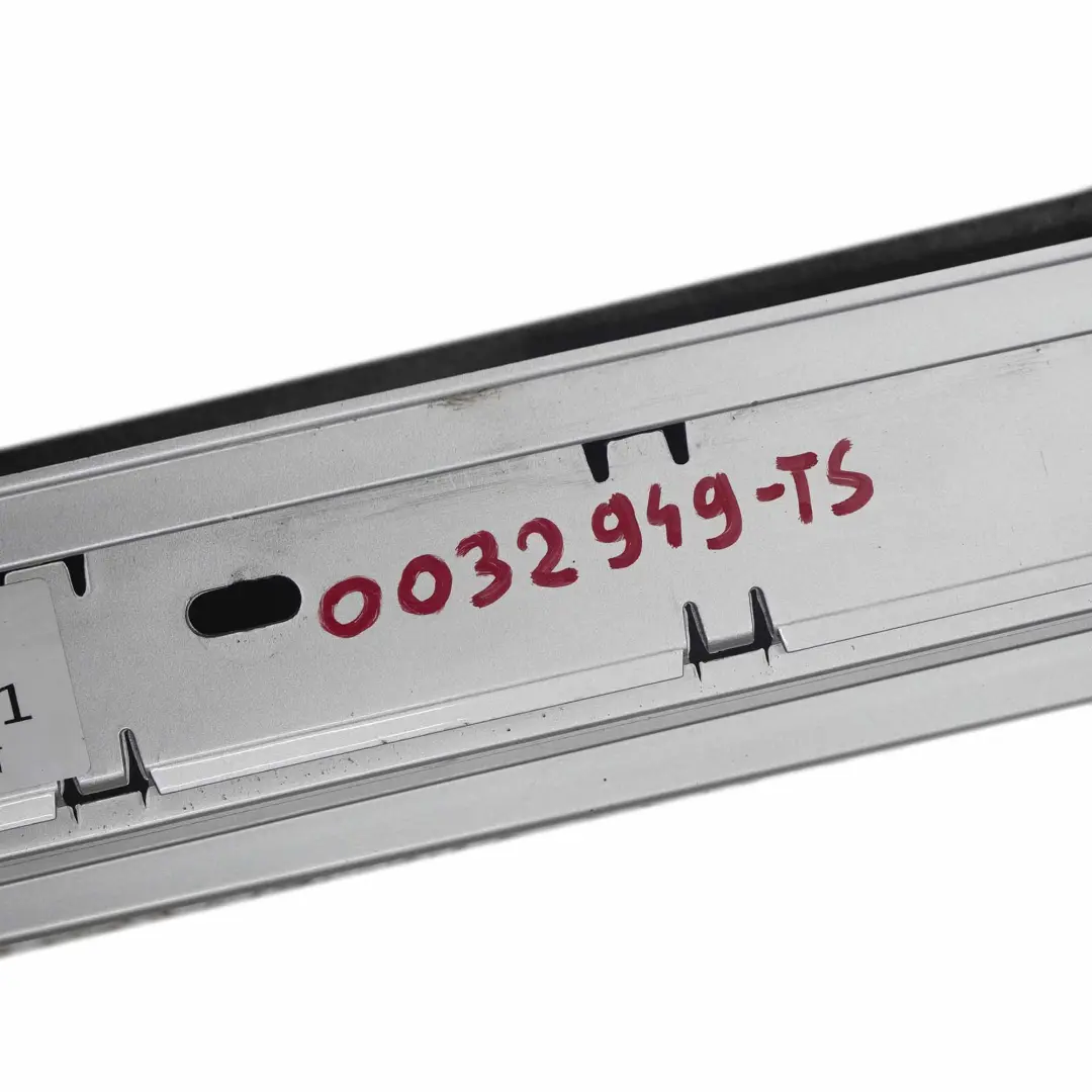 Bas de porte Couverture Seuil a gauche Argent titane Sliber pour BMW 1 e E87 à propos du numéro de pièce 51770032949-TS BMW 1 e E87 Bas de porte Couverture Seuil a gauche Argent titane Sliber - SKU 0032949-TS - Numéro de pièce 51770032949-TS