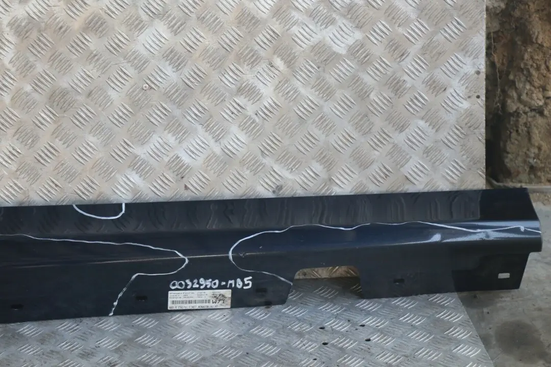 listwa nakładka próg prawy monacoblau A35 do BMW E90 o numerze 0032950 BMW E90 listwa nakładka próg prawy monacoblau A35 - SKU 0032950-MB5 - Numer Części 0032950