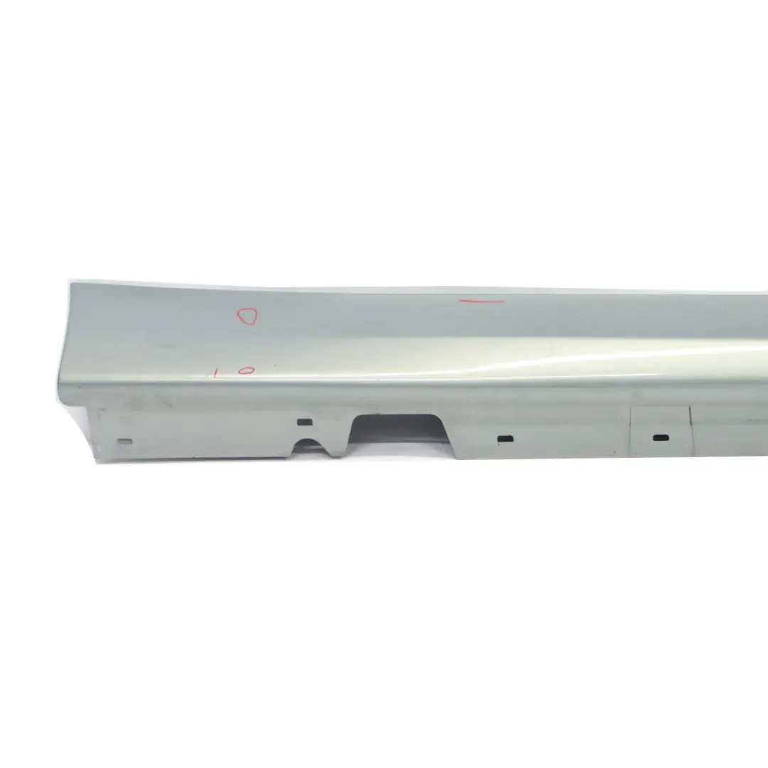 Bande de Seuil Laterale Droite Arktis Metallic - A34 pour BMW E90 E91 à propos du numéro de pièce 0032950 BMW E90 E91 Bande de Seuil Laterale Droite Arktis Metallic - A34 - SKU 0032950-AM1 - Numéro de pièce 0032950