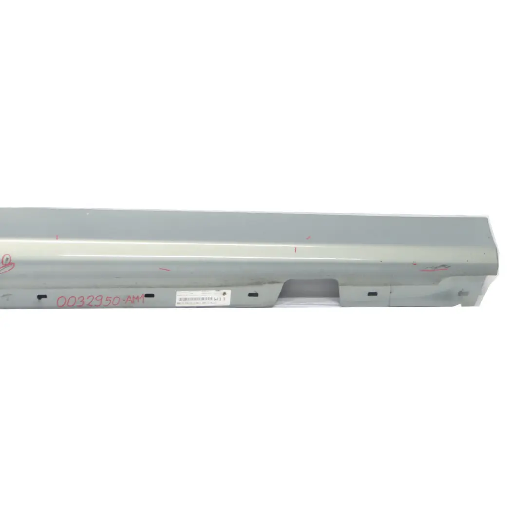 Faldon Lateral Sill Strip Derecha Arktis Metallic - A34 para BMW E90 E91 con número de pieza 0032950 BMW E90 E91 Faldon Lateral Sill Strip Derecha Arktis Metallic - A34 - SKU 0032950-AM1 - Número de pieza 0032950