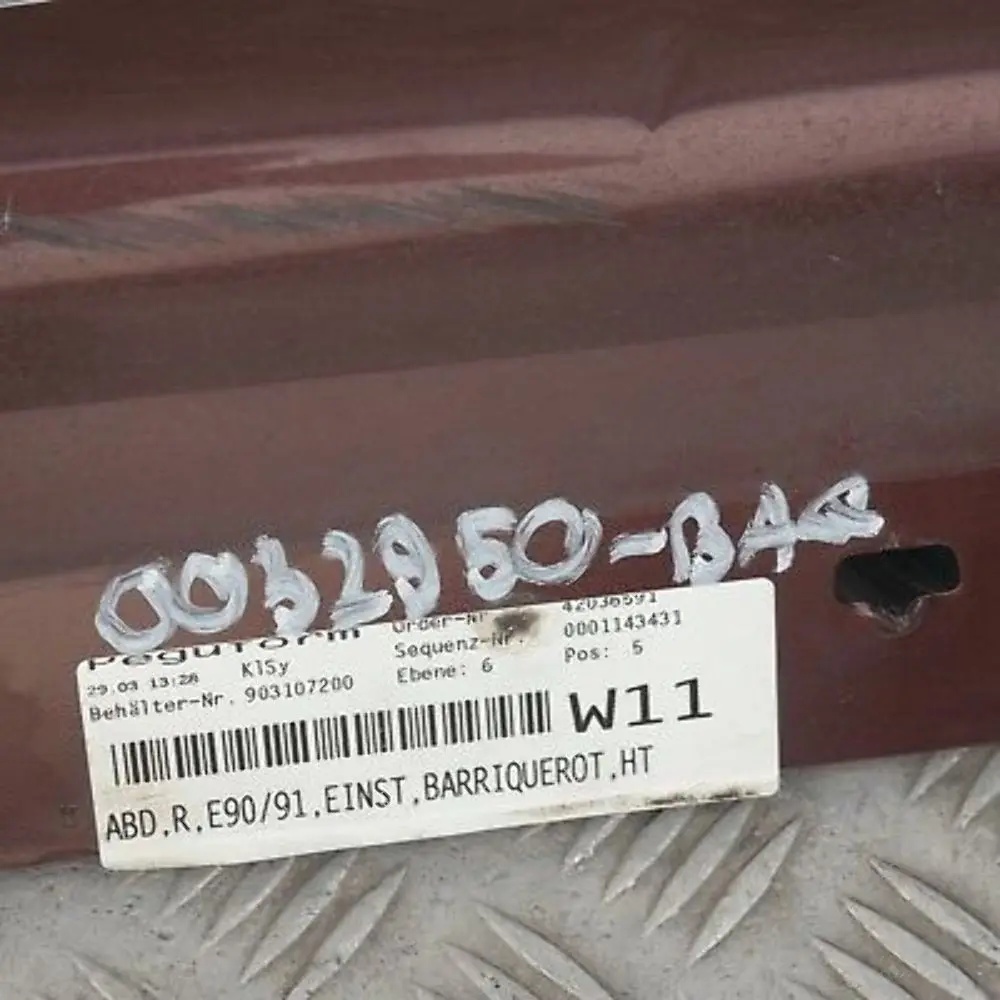 Listello Portiera Apertura Gonna Destra Barrique Rosso - A41 per BMW E90 E91 con numero di parte 32950 BMW E90 E91 Listello Portiera Apertura Gonna Destra Barrique Rosso - A41 - SKU 0032950-BAQ - Numero di parte 32950