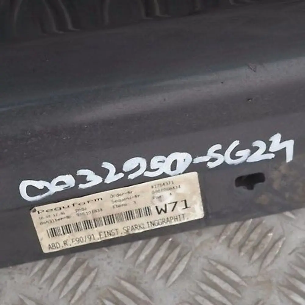 Listón de umbral faldón lateral derecho Zafiro negro metalizado 475 para BMW E90 E91 con número de pieza 32950 BMW E90 E91 Listón de umbral faldón lateral derecho Zafiro negro metalizado 475 - SKU 0032950-BS24 - Número de pieza 32950