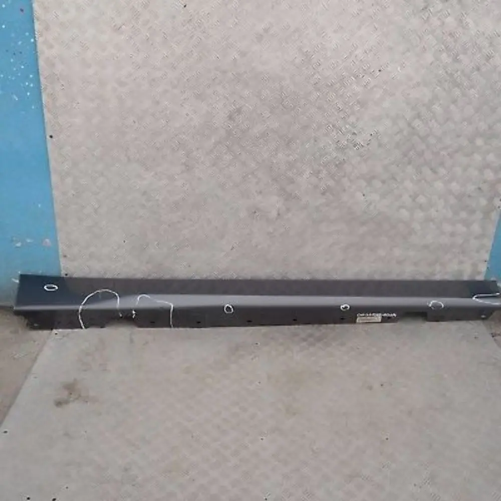 Listón de umbral faldón lateral derecho Zafiro negro metalizado 475 para BMW E90 E91 con número de pieza 32950 BMW E90 E91 Listón de umbral faldón lateral derecho Zafiro negro metalizado 475 - SKU 0032950-BS24 - Número de pieza 32950