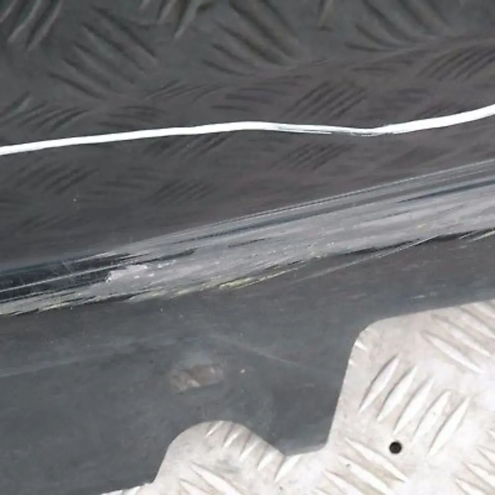 Sill Strip Faldón Lateral Derecho Negro Zafiro Metálico 475 para BMW E90 E91 con número de pieza 32950 BMW E90 E91 Sill Strip Faldón Lateral Derecho Negro Zafiro Metálico 475 - SKU 0032950-BS3 - Número de pieza 32950