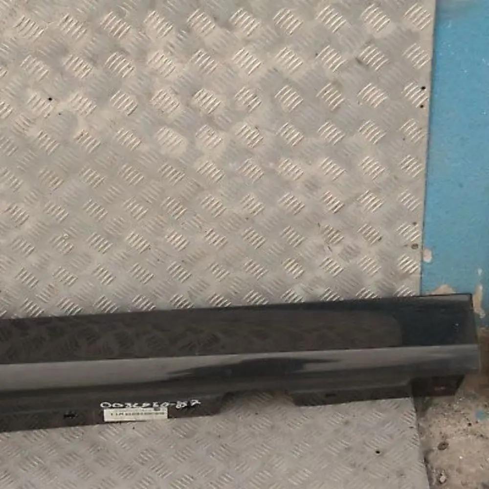 Battiscopa laterale destro Nero Zaffiro Metallizzato per BMW 3 7 E90 E91 con numero di parte 32950 BMW 3 7 E90 E91 Battiscopa laterale destro Nero Zaffiro Metallizzato - SKU 0032950-BS7 - Numero di parte 32950