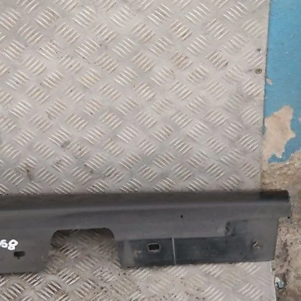 Sill Strip Side Skirt Derecha Negro Zafiro Metálico 475 para BMW E90 E91 con número de pieza 32950 BMW E90 E91 Sill Strip Side Skirt Derecha Negro Zafiro Metálico 475 - SKU 0032950-BS8 - Número de pieza 32950