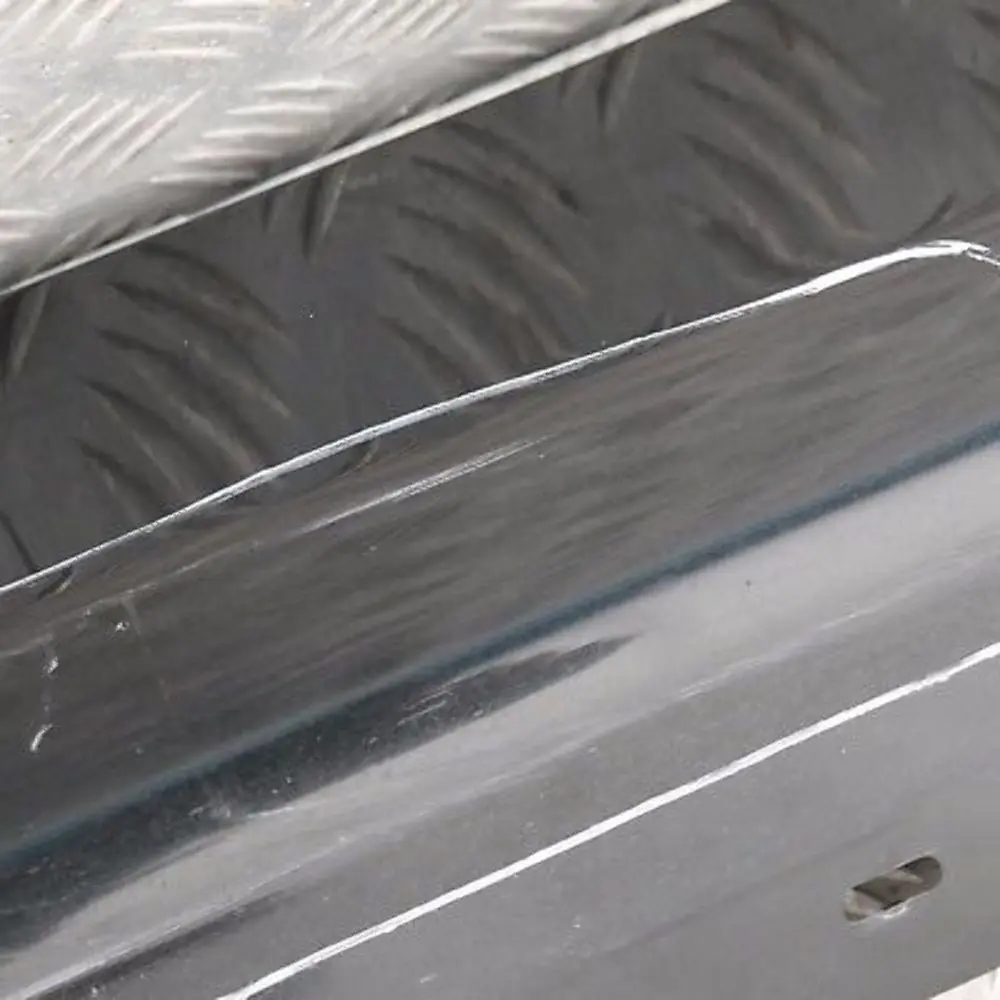 BMW E90 E91 Sill Strip Side Skirt Derecha Negro Zafiro Metálico 475 - SKU 0032950-BS8 - Número de pieza 32950