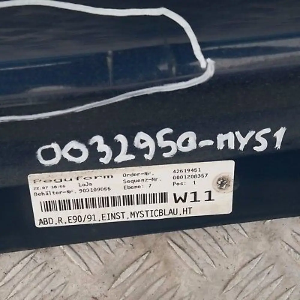 Baguette de seuil jupe latérale droite Bleu Mystique Métallisé pour BMW E90 E91 à propos du numéro de pièce 32950 BMW E90 E91 Baguette de seuil jupe latérale droite Bleu Mystique Métallisé - SKU 0032950-MYS1 - Numéro de pièce 32950