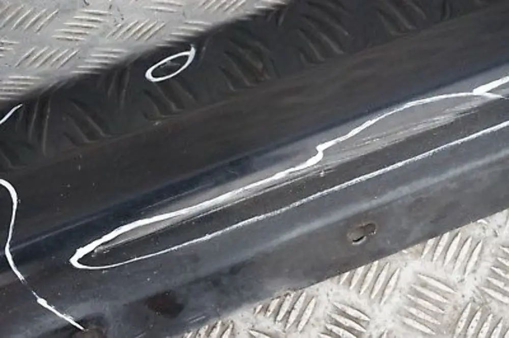 Schwellerleiste Blende Schweller rechts Schwarz 2 für BMW 3 er E90 E91 mit Teilenummer 32950 BMW 3 er E90 E91 Schwellerleiste Blende Schweller rechts Schwarz 2 - SKU 0032950-SCH4 - Teilenummer 32950