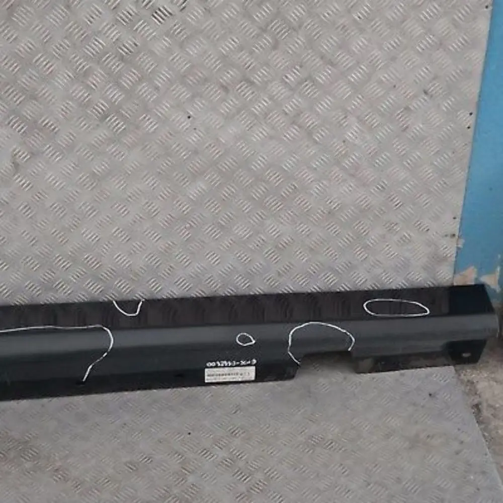Schwellerleiste Blende Schweller rechts Schwarz 2 für BMW 3 er E90 E91 mit Teilenummer 32950 BMW 3 er E90 E91 Schwellerleiste Blende Schweller rechts Schwarz 2 - SKU 0032950-SCH9 - Teilenummer 32950