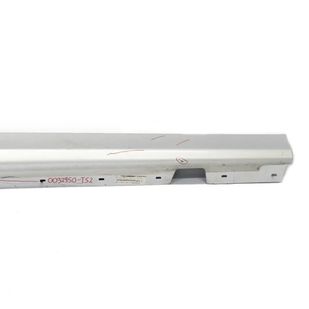 BMW E90 E91 Sill Strip Faldón lateral derecho Titansilber Metallic Silver- 354 - SKU 0032950-TS2 - Número de pieza 51770032950