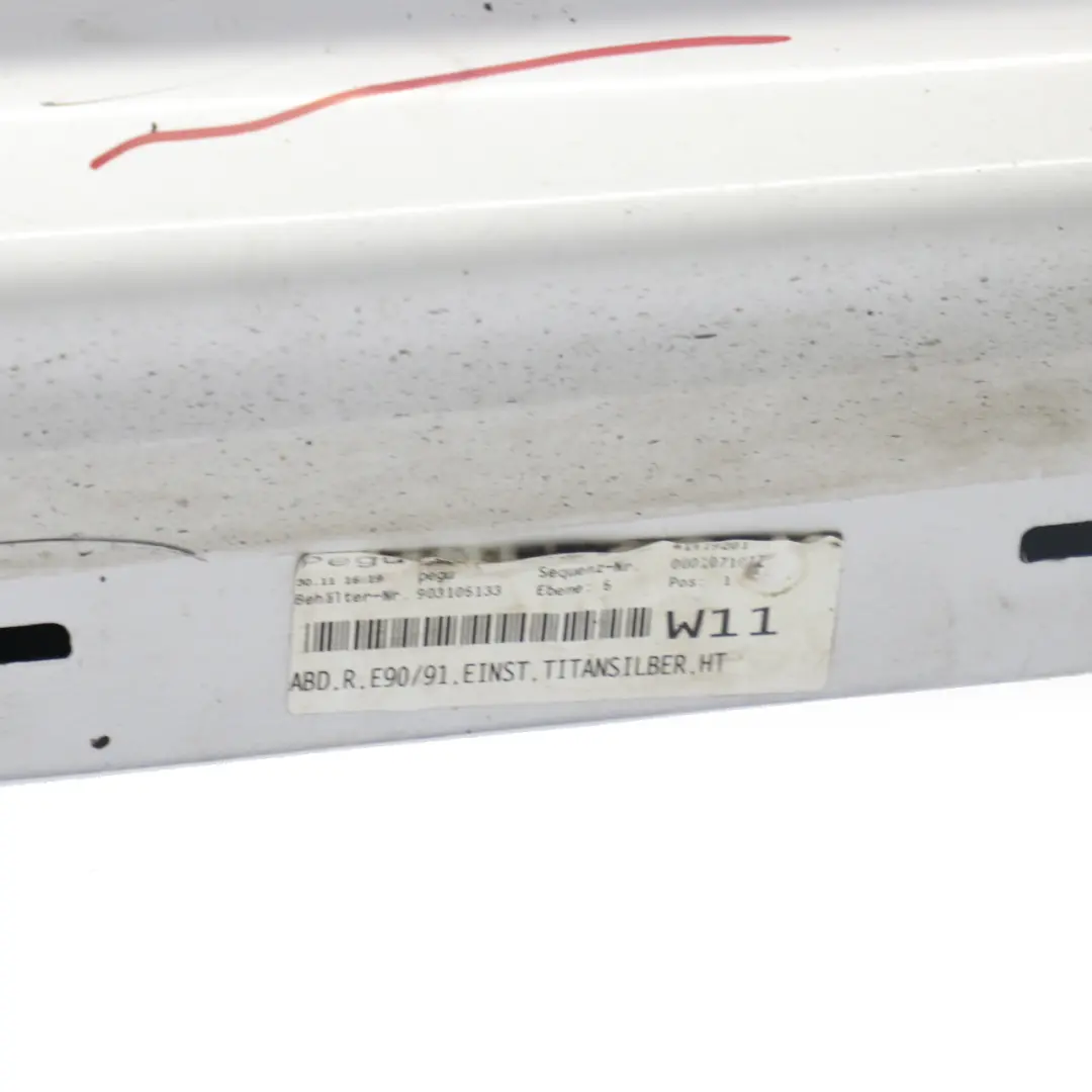 Sill Strip Faldón lateral derecho Titansilber Metallic Silver- 354 para BMW E90 E91 con número de pieza 51770032950 BMW E90 E91 Sill Strip Faldón lateral derecho Titansilber Metallic Silver- 354 - SKU 0032950-TS2 - Número de pieza 51770032950