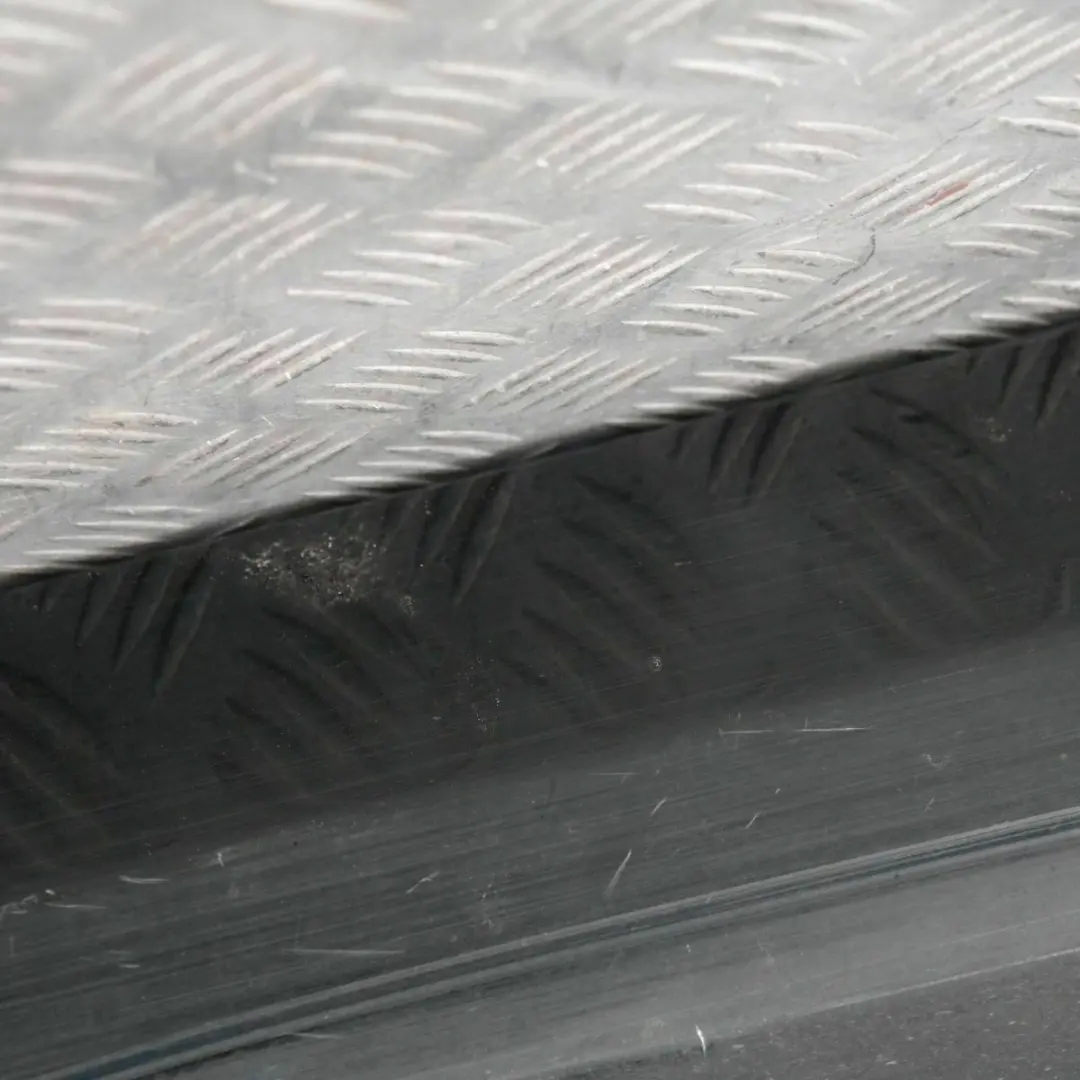 BMW E90 E91 Sill Strip Side Trim Skirt Left Black Sapphire Metallic - SKU 0032951-BS12 - Número de pieza 51770032951