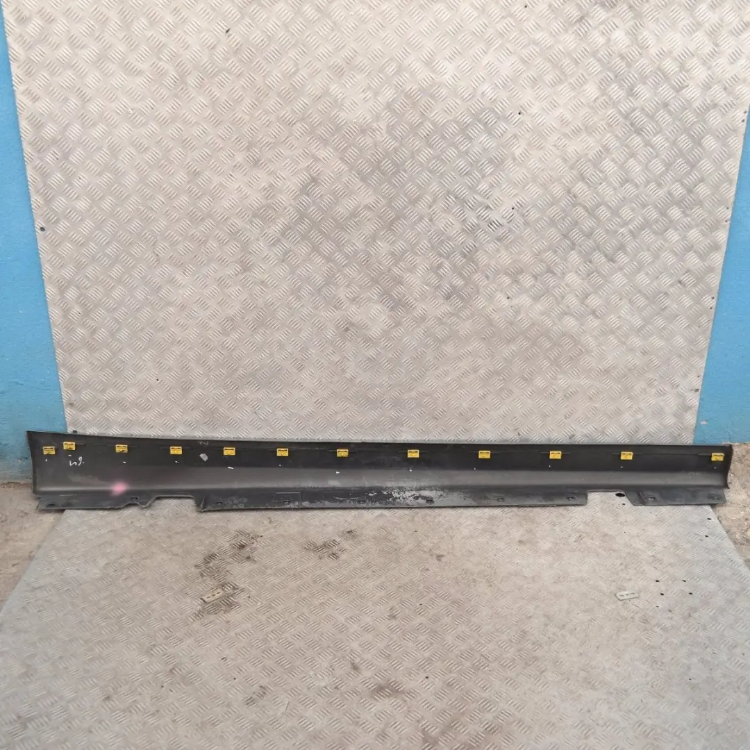 Einstiegsleisten Seitenverkleidung Links Arktis Metallic - A34 für BMW E90 E91 mit Teilenummer 0032951 BMW E90 E91 Einstiegsleisten Seitenverkleidung Links Arktis Metallic - A34 - SKU 0032951-AM1 - Teilenummer 0032951