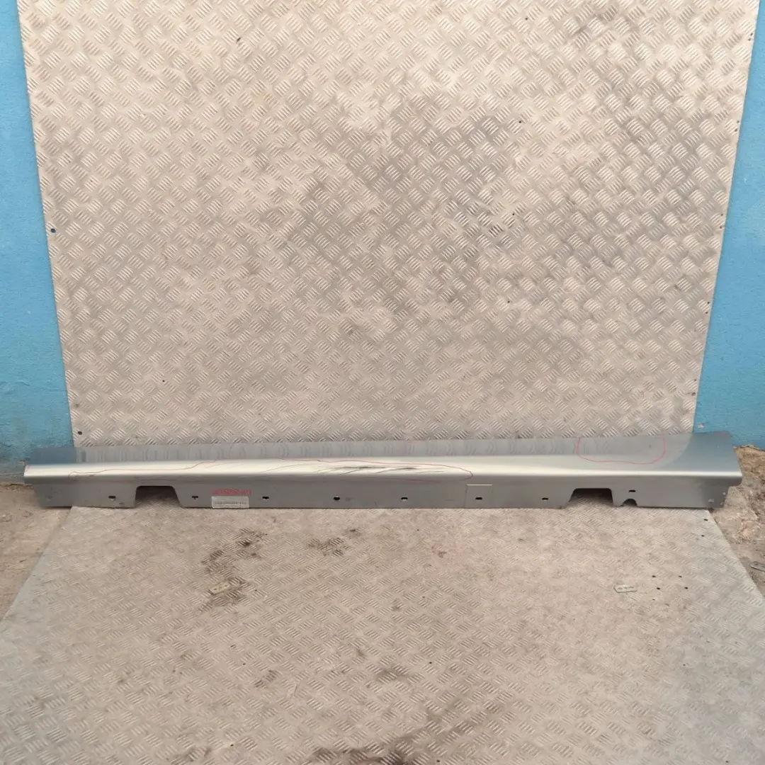 Einstiegsleisten Seitenverkleidung Links Arktis Metallic - A34 für BMW E90 E91 mit Teilenummer 0032951 BMW E90 E91 Einstiegsleisten Seitenverkleidung Links Arktis Metallic - A34 - SKU 0032951-AM1 - Teilenummer 0032951