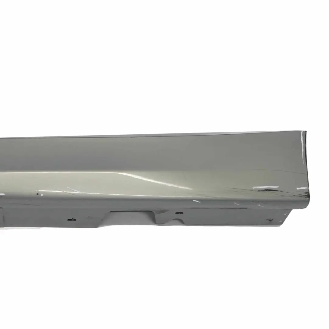 Schwellerabdeckung Seitenschweller links Arktis Metallic - A34 für BMW E90 E91 mit Teilenummer 0032951 BMW E90 E91 Schwellerabdeckung Seitenschweller links Arktis Metallic - A34 - SKU 0032951-AM2 - Teilenummer 0032951