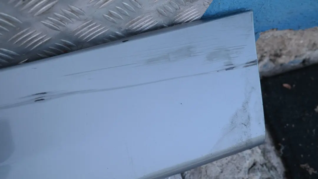 Schwellerleiste Blende Schweller links Arktis Metallic A34 für BMW 3 E90 E91 mit Teilenummer 32951 BMW 3 E90 E91 Schwellerleiste Blende Schweller links Arktis Metallic A34 - SKU 0032951-AM3 - Teilenummer 32951