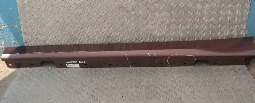 Sill Strip Side Skirt Left Barriquerot Barrique Red A41 para BMW E90 E91 con número de pieza 32951 BMW E90 E91 Sill Strip Side Skirt Left Barriquerot Barrique Red A41 - SKU 0032951-BAQ - Número de pieza 32951