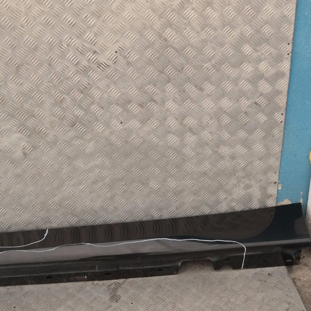 Listwa Nakładka Próg Lewy Black Sapphire do BMW E90 o numerze 51770032951 BMW E90 Listwa Nakładka Próg Lewy Black Sapphire - SKU 0032951-BS13 - Numer Części 51770032951