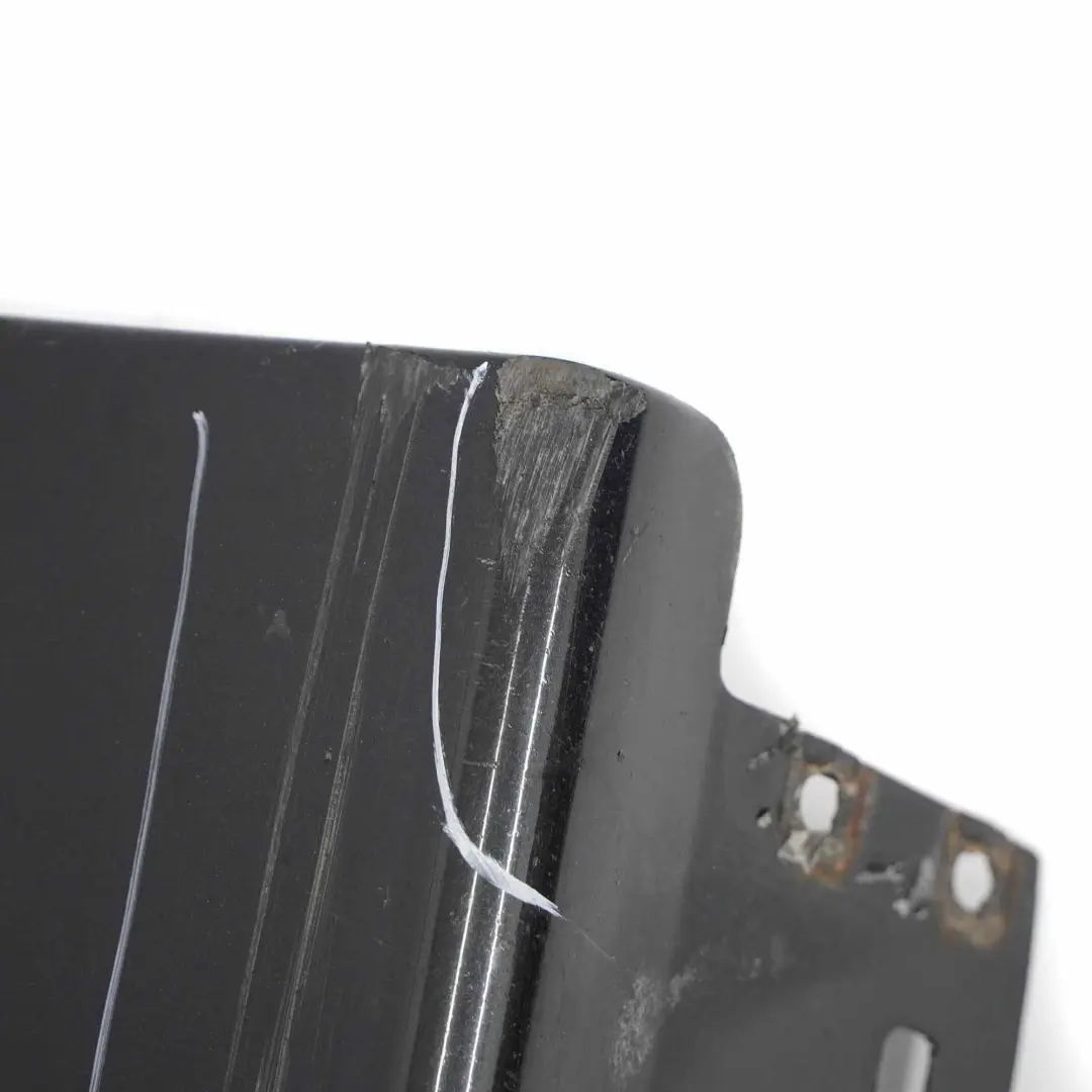 Listello Portiera Apertura Gonna SX Black Sapphire Metallico - 475 per BMW E90 E91 con numero di parte 32951 BMW E90 E91 Listello Portiera Apertura Gonna SX Black Sapphire Metallico - 475 - SKU 0032951-BS2 - Numero di parte 32951