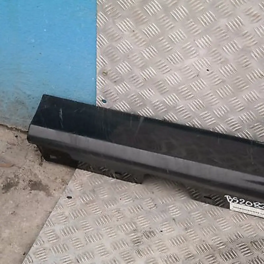 Listwa Progowa Boczna Lewa Czarny Szafir Metalik - 475 do BMW E90 E91 o numerze 51770032951 BMW E90 E91 Listwa Progowa Boczna Lewa Czarny Szafir Metalik - 475 - SKU 0032951-BS7 - Numer Części 51770032951