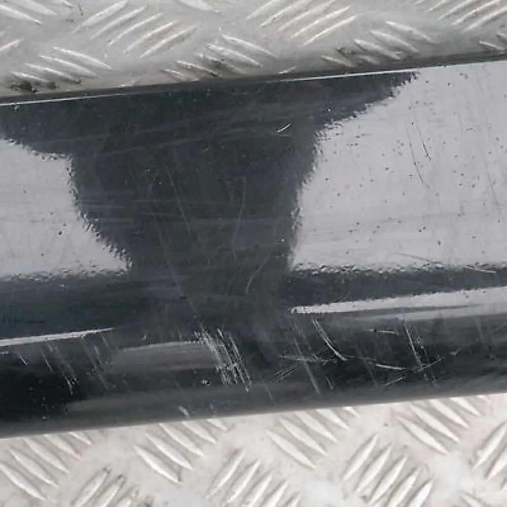 Sill Strip Faldón Lateral Izquierdo Zafiro Negro Metálico para BMW E90 E91 con número de pieza 51770032951 BMW E90 E91 Sill Strip Faldón Lateral Izquierdo Zafiro Negro Metálico - SKU 0032951-BS7 - Número de pieza 51770032951