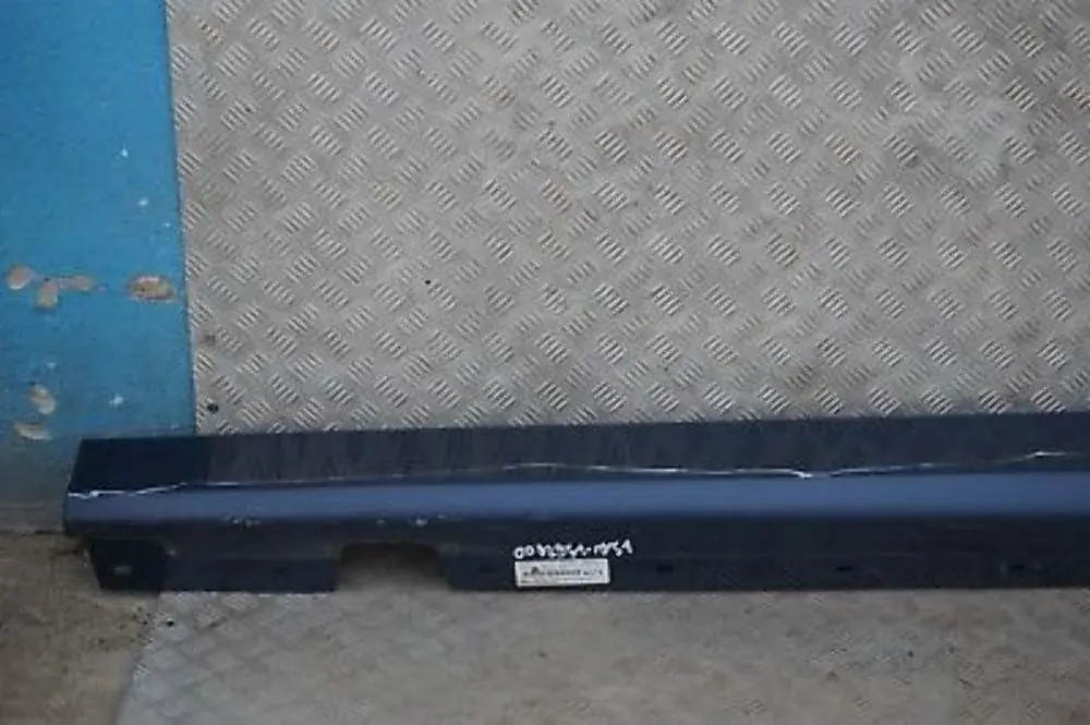 Schwellerleiste Blende Schweller links Mysticblau Blau Metallic für BMW 3 E90 E91 1 mit Teilenummer 0032951 BMW 3 E90 E91 1 Schwellerleiste Blende Schweller links Mysticblau Blau Metallic - SKU 0032951-MYS1 - Teilenummer 0032951