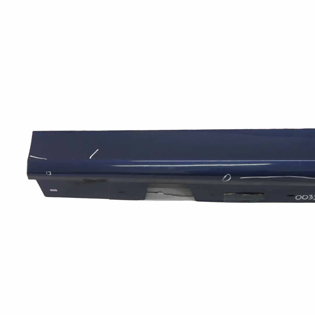 Listello Portiera Apertura Gonna SX Blu Mysticblau - A07 per BMW E90 E91 con numero di parte 0032951 BMW E90 E91 Listello Portiera Apertura Gonna SX Blu Mysticblau - A07 - SKU 0032951-MYS3 - Numero di parte 0032951