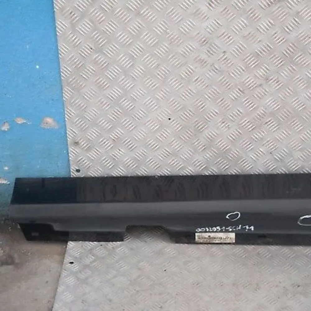 Schwellerleiste Blende Schweller links Schwarz 2 für BMW 3 E90 E91 mit Teilenummer 32951 BMW 3 E90 E91 Schwellerleiste Blende Schweller links Schwarz 2 - SKU 0032951-SCH11 - Teilenummer 32951