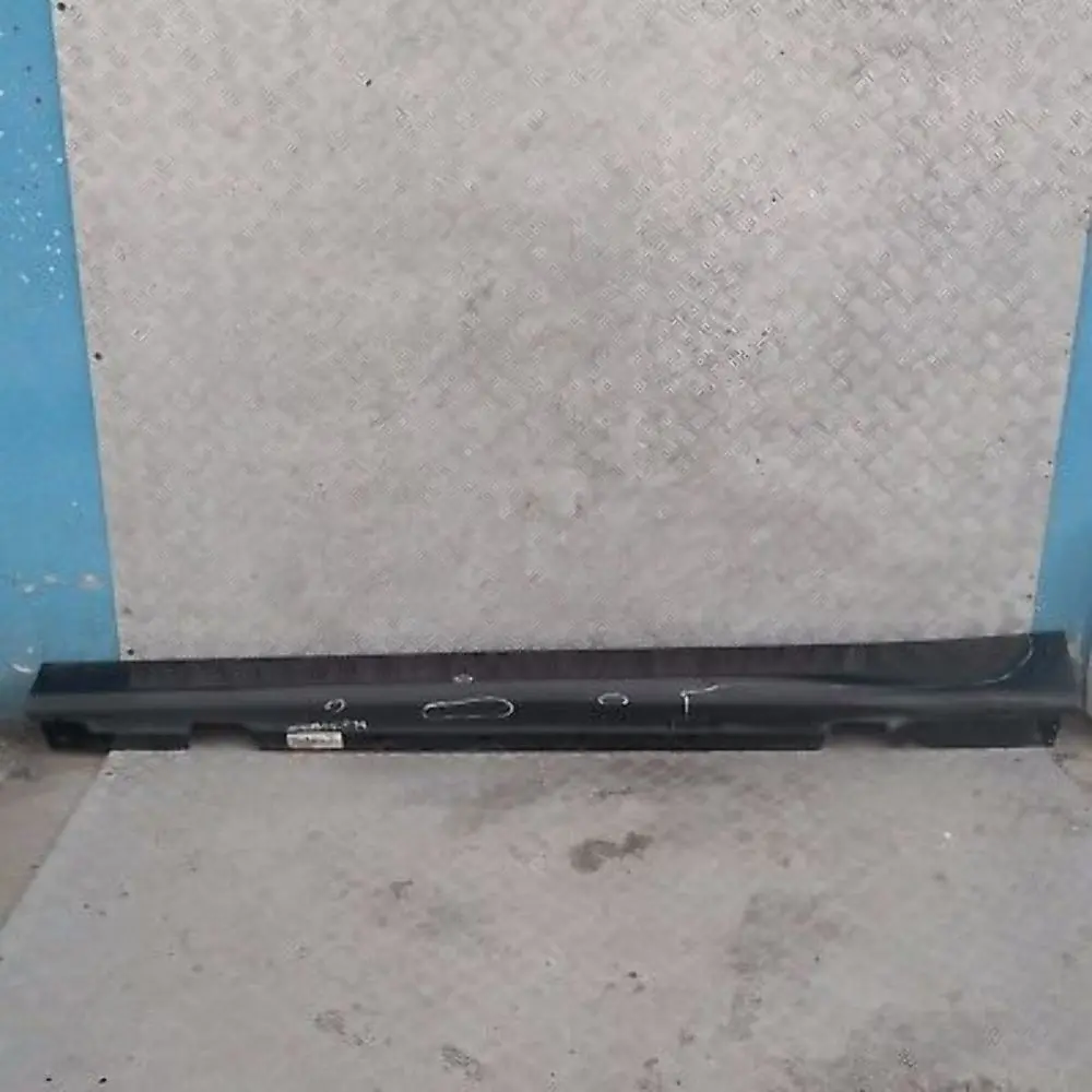 listwa nakładka próg lewy schwarz II 668 do BMW E90 o numerze 32951 BMW E90 listwa nakładka próg lewy schwarz II 668 - SKU 0032951-SCH11 - Numer Części 32951