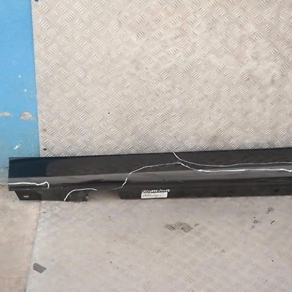 BMW5 E90 E91 Listello Portiera Apertura Gonna SX Nero 2 per con numero di parte 32951 BMW5 E90 E91 Listello Portiera Apertura Gonna SX Nero 2 - SKU 0032951-SCH15 - Numero di parte 32951