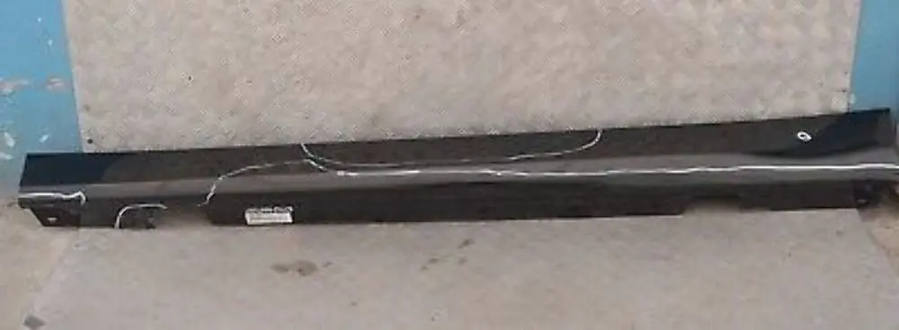 listwa nakładka próg lewy schwarz II 668 do BMW E90 o numerze 32951 BMW E90 listwa nakładka próg lewy schwarz II 668 - SKU 0032951-SCH15 - Numer Części 32951