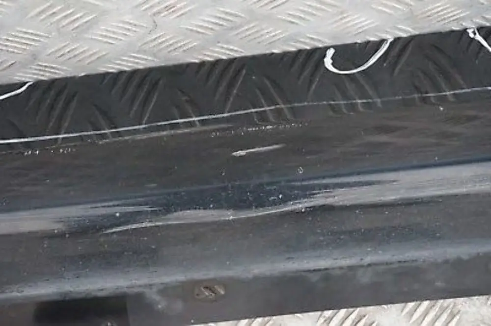 BMW E90 listwa nakładka próg lewa schwarz II 668 - SKU 0032951-SCH7 - Numer Części 32951