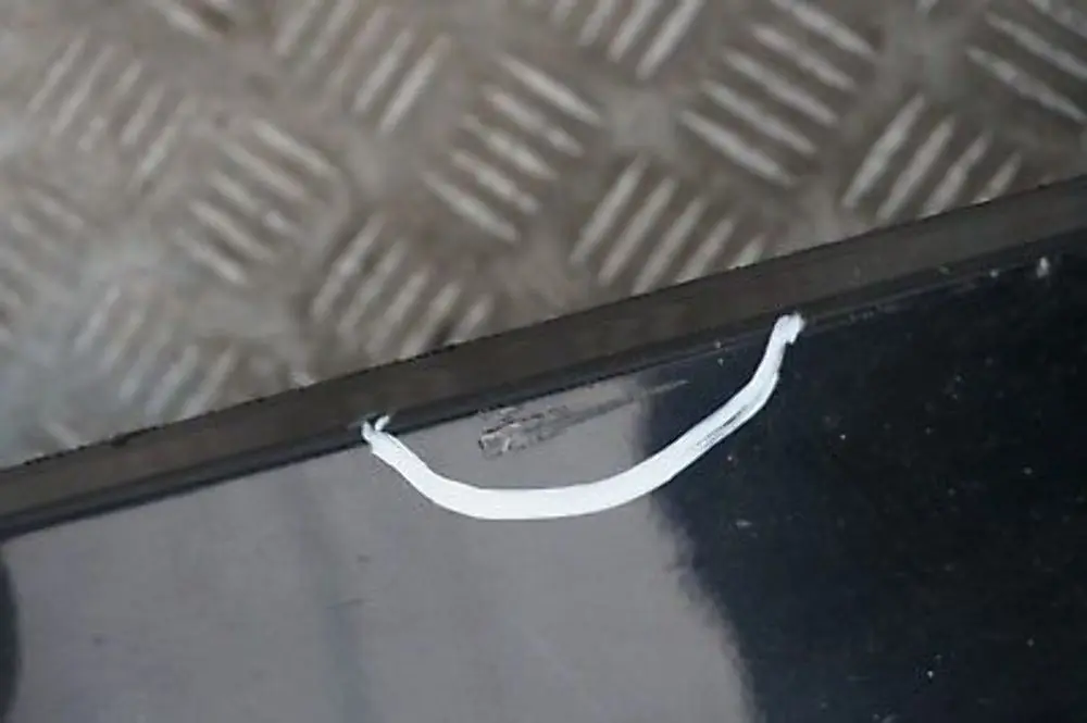 listwa nakładka próg lewa schwarz II 668 do BMW E90 o numerze 32951 BMW E90 listwa nakładka próg lewa schwarz II 668 - SKU 0032951-SCH7 - Numer Części 32951